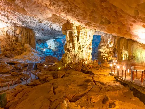 Sung Sot Cave (Surprise Cave)