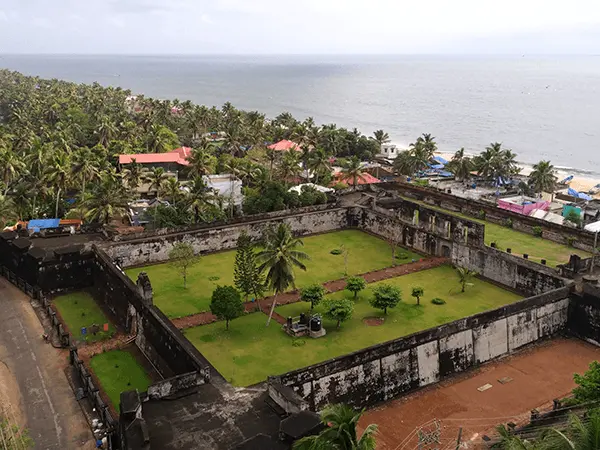 Anchuthengu Fort (Anjengo Fort)