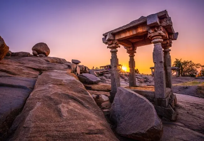 Hemakuta Hill Temples