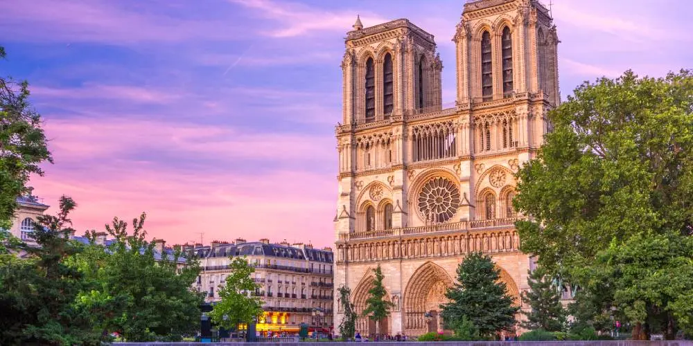 Paris City & Beyond Explorer